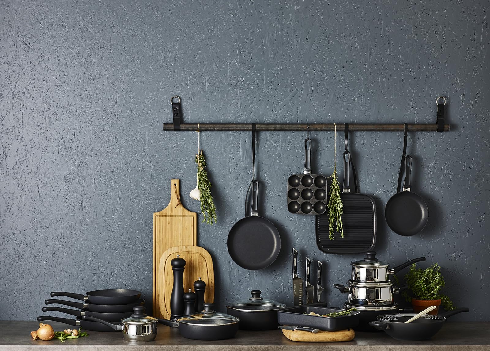 Scanpan Classic Nonstick 9.5" Stir-Fry Pan - Image 5